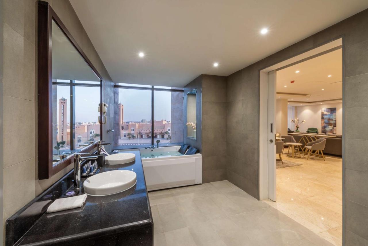 Best Western Plus Al Qurayyat City Center Extérieur photo