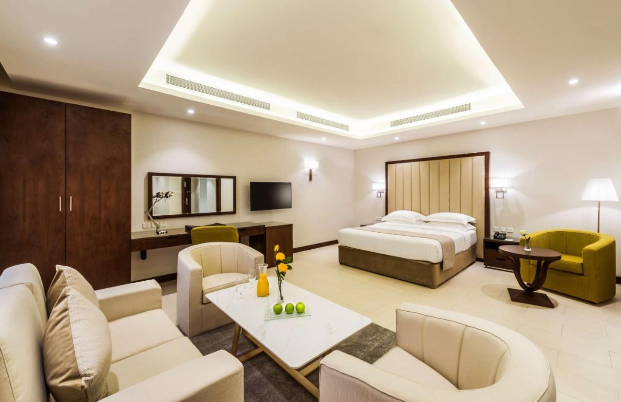 Best Western Plus Al Qurayyat City Center Extérieur photo